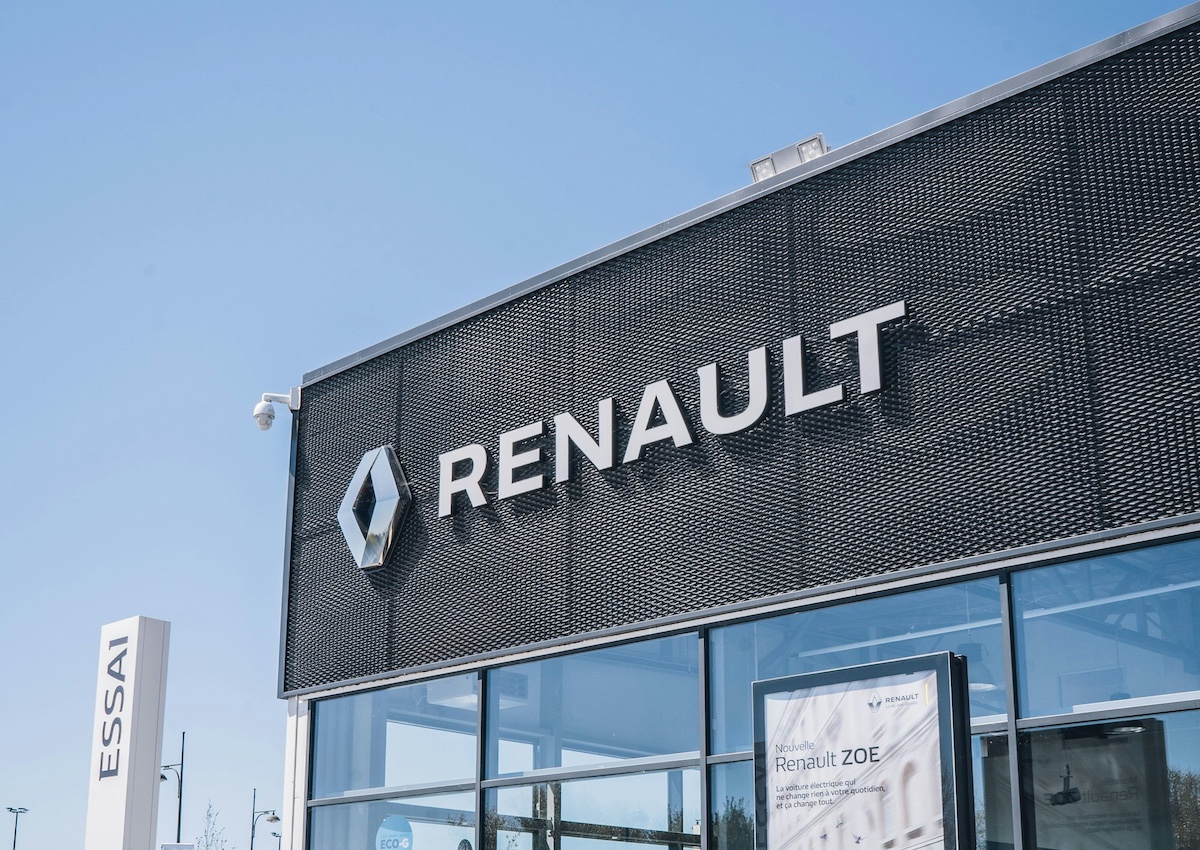 Renault dealer - Photo by Sébastien Chiron on Unsplash
